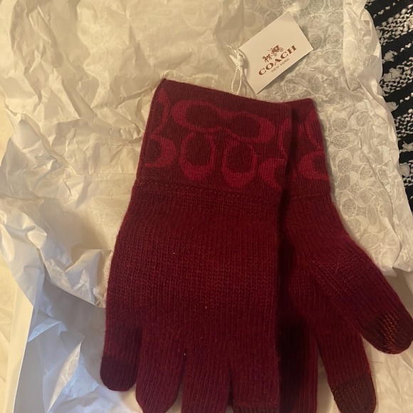 Coach Gloves - Picture 3 of 3